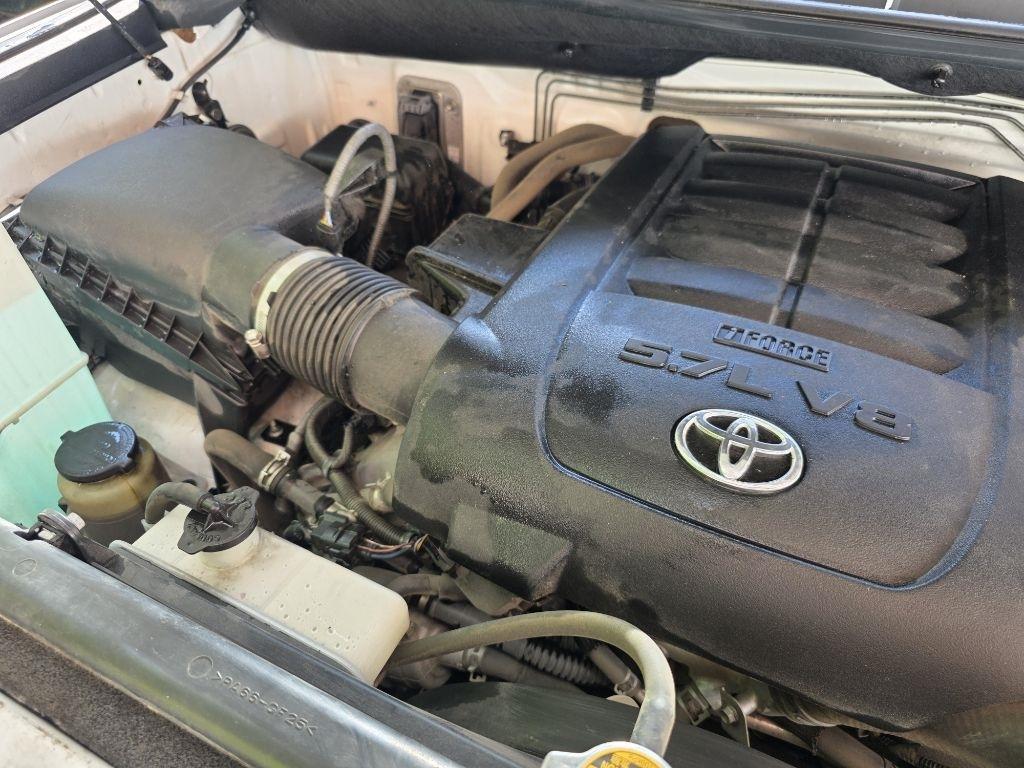 Toyota Tundra SR5 5.7L FFV V8 Double Cab 2WD 2017