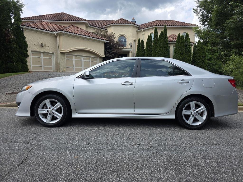 Toyota Camry SE 2012
