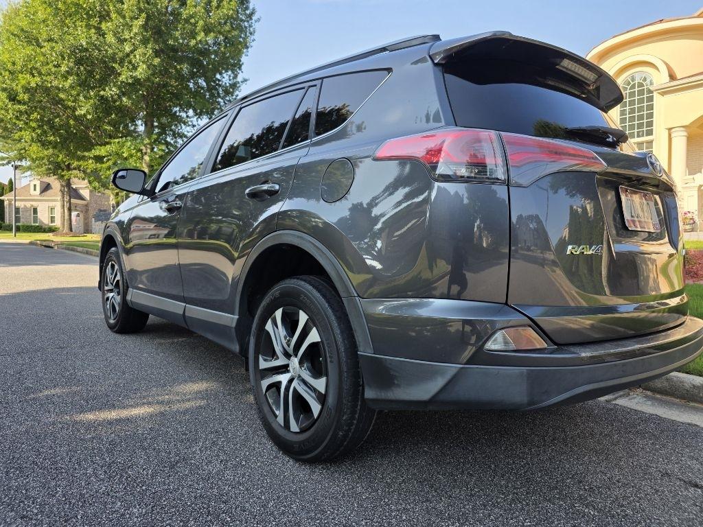 Toyota RAV4 LE FWD 2018