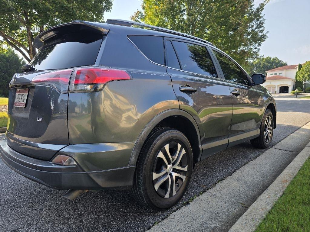 Toyota RAV4 LE FWD 2018