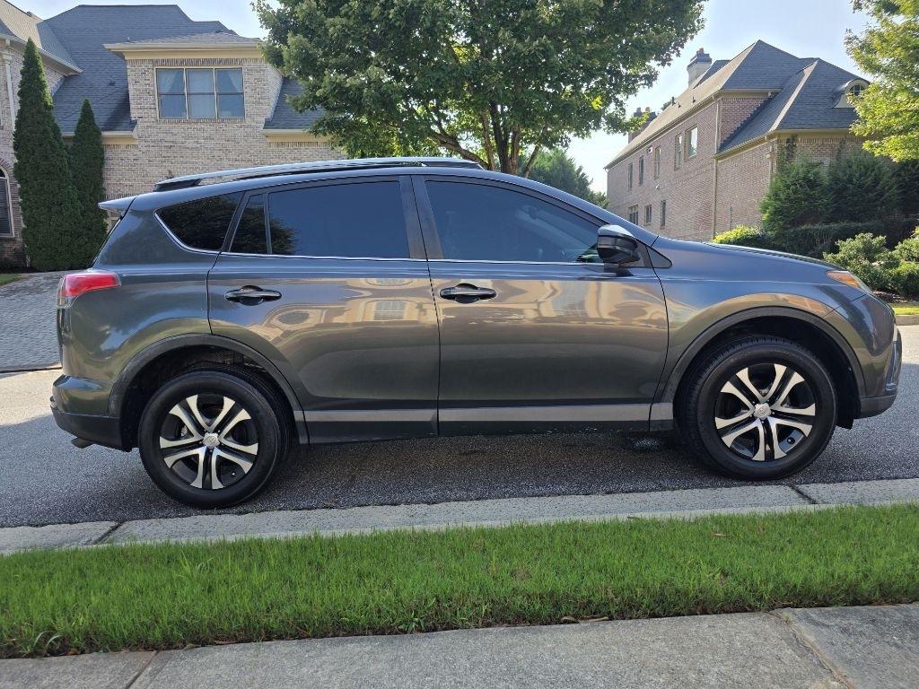 Toyota RAV4 LE FWD 2018