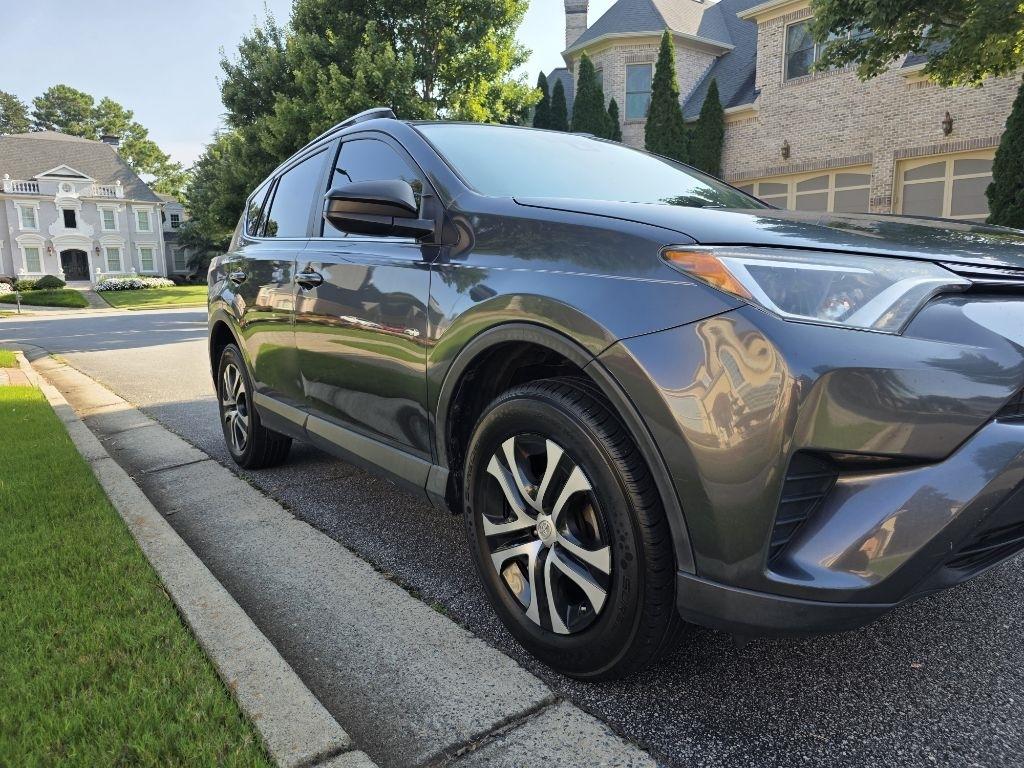 Toyota RAV4 LE FWD 2018