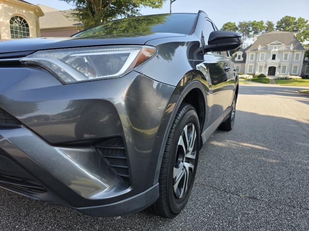 Toyota RAV4 LE FWD 2018