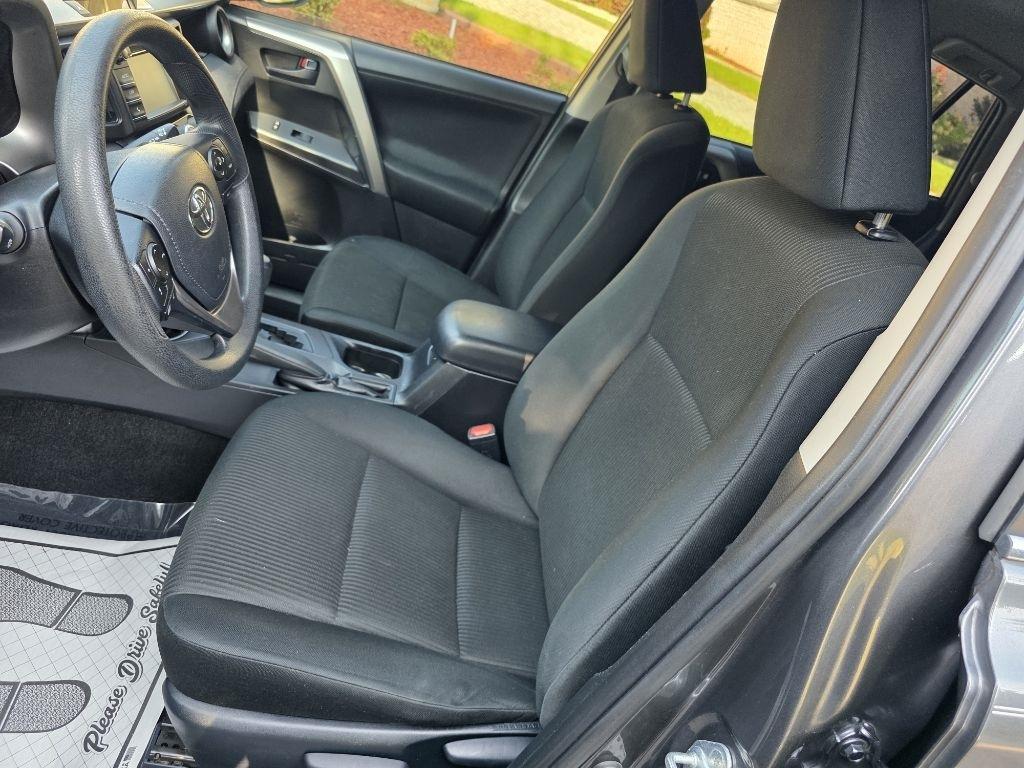 Toyota RAV4 LE FWD 2018