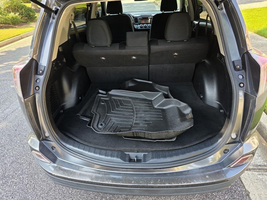 Toyota RAV4 LE FWD 2018