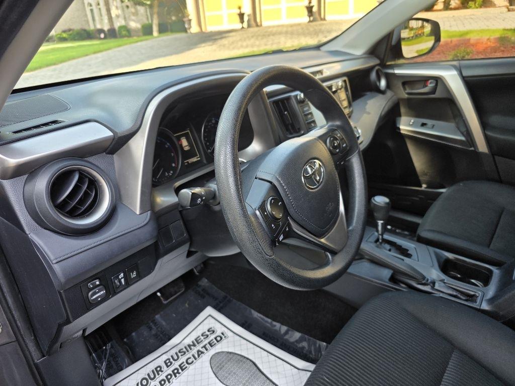 Toyota RAV4 LE FWD 2018