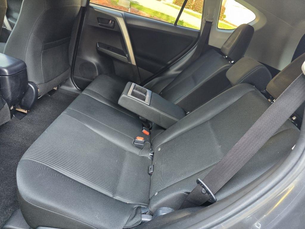 Toyota RAV4 LE FWD 2018