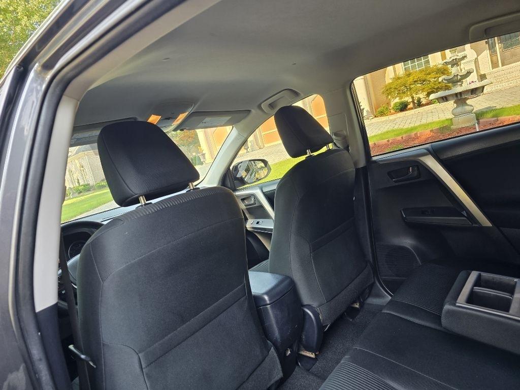 Toyota RAV4 LE FWD 2018