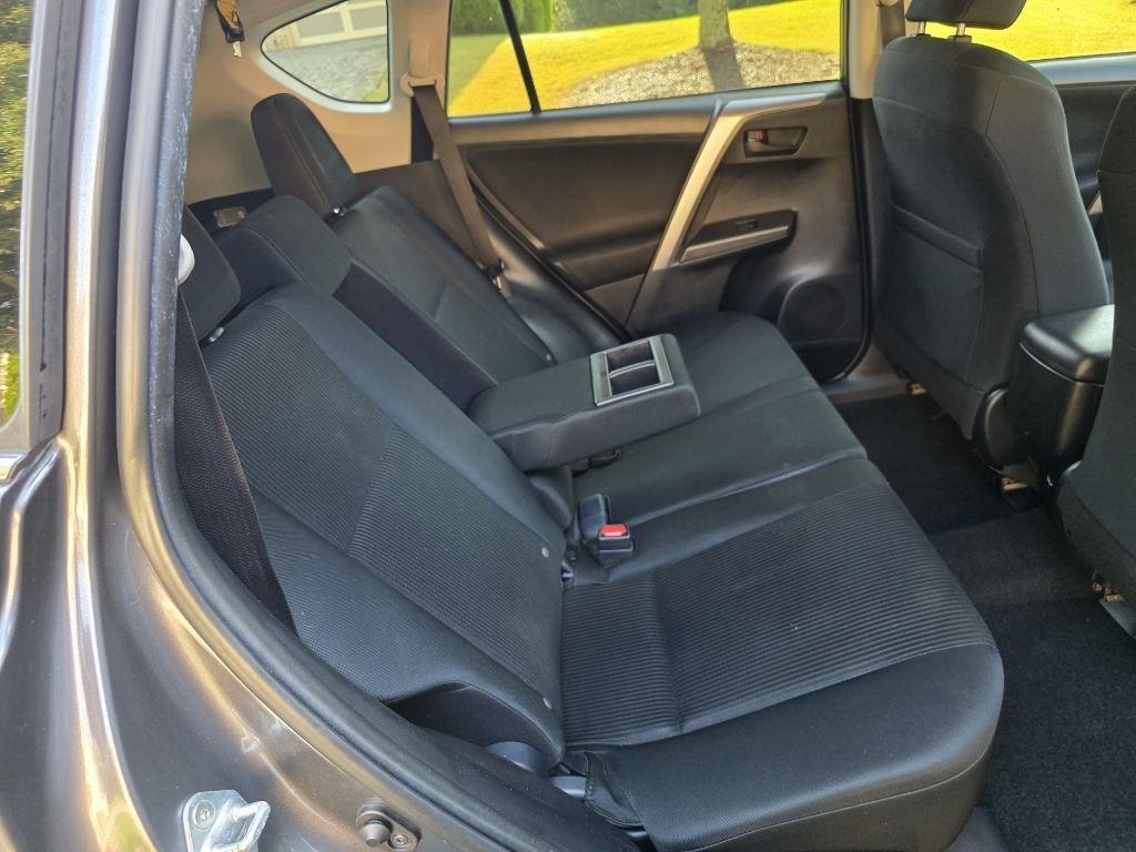 Toyota RAV4 LE FWD 2018