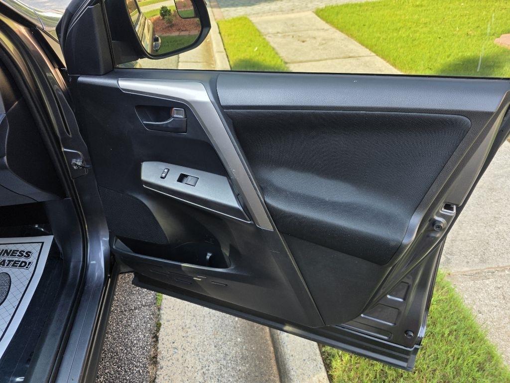 Toyota RAV4 LE FWD 2018