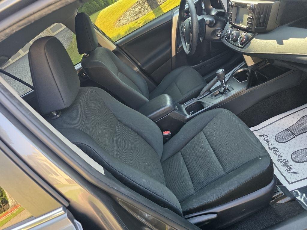 Toyota RAV4 LE FWD 2018