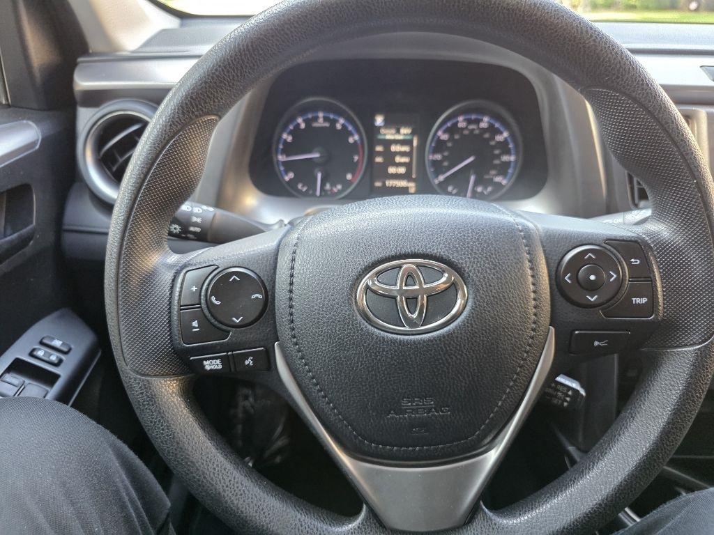 Toyota RAV4 LE FWD 2018
