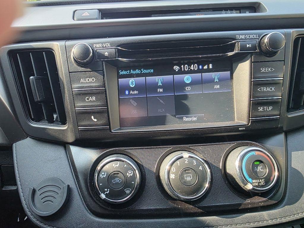 Toyota RAV4 LE FWD 2018