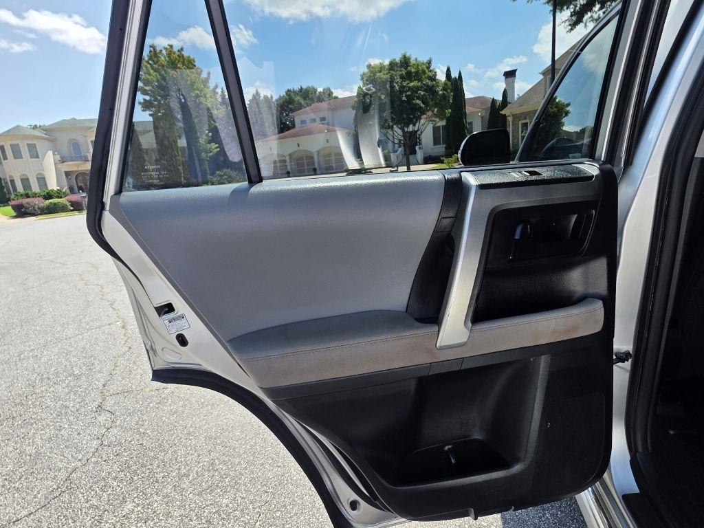 Toyota 4Runner SR5 2WD 2012