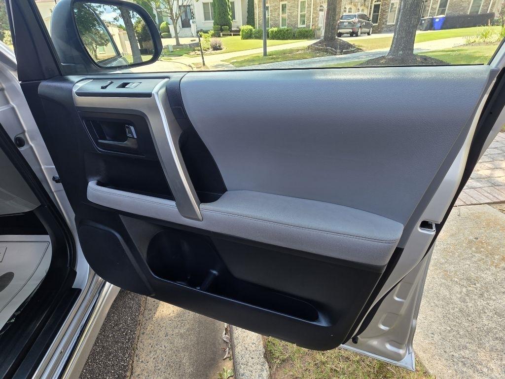 Toyota 4Runner SR5 2WD 2012