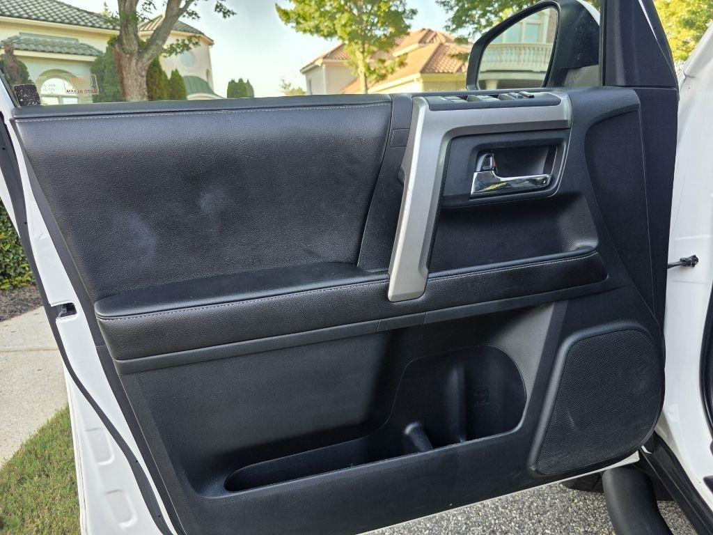 Toyota 4Runner SR5 2WD 2015