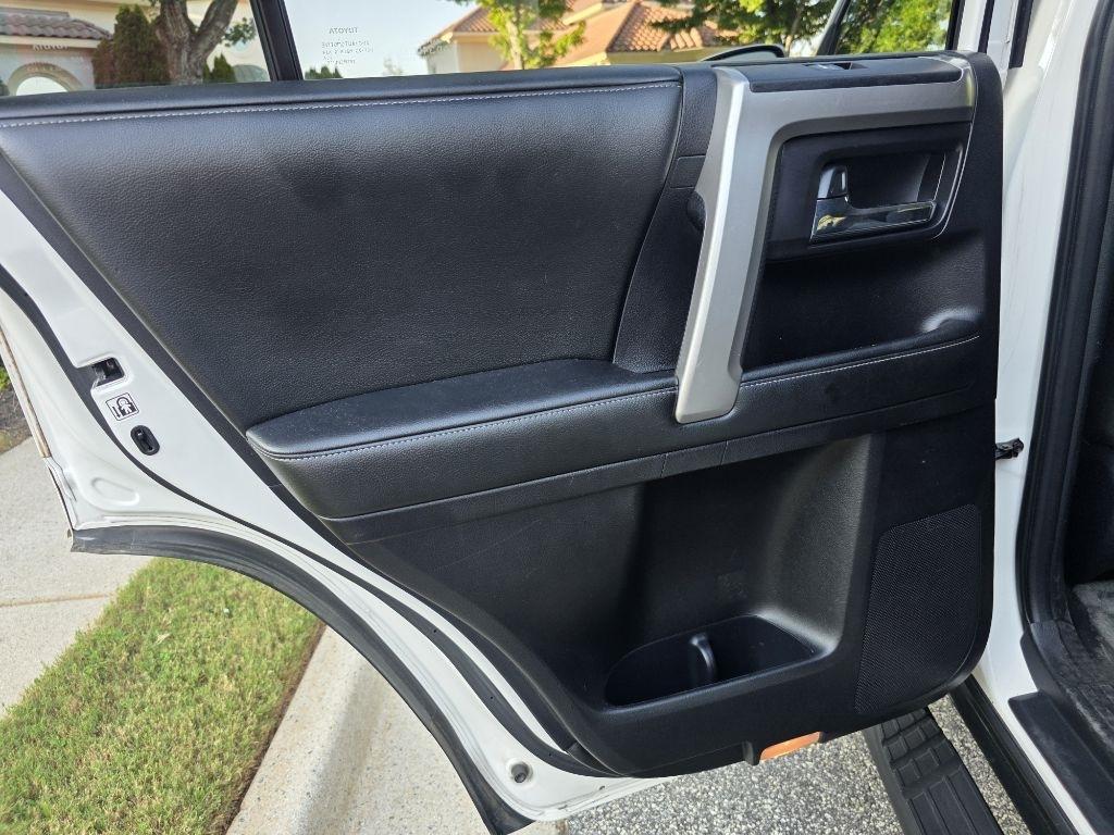 Toyota 4Runner SR5 2WD 2015