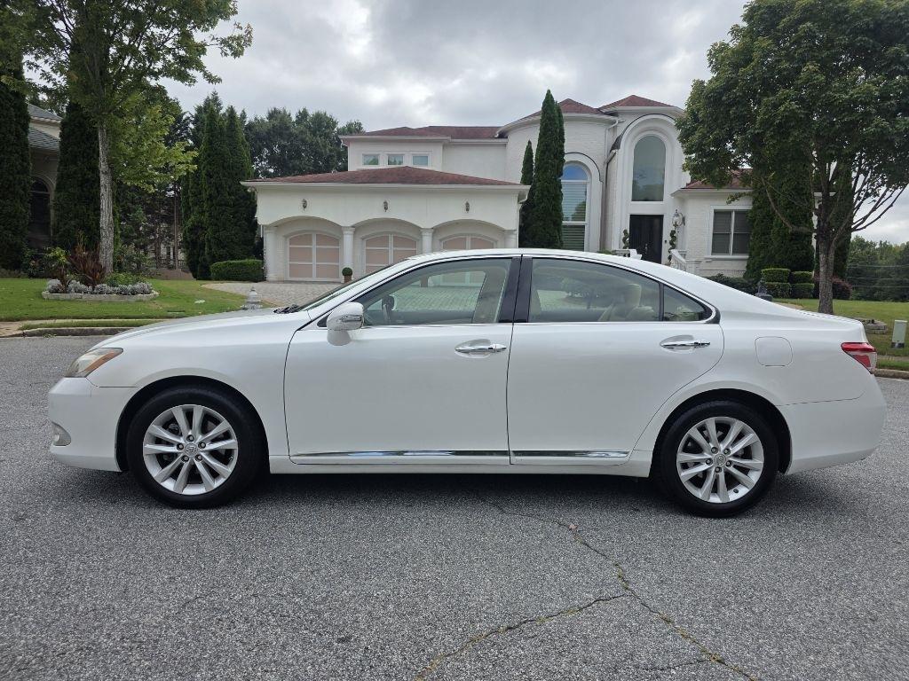 Lexus ES 350 Sedan 2011