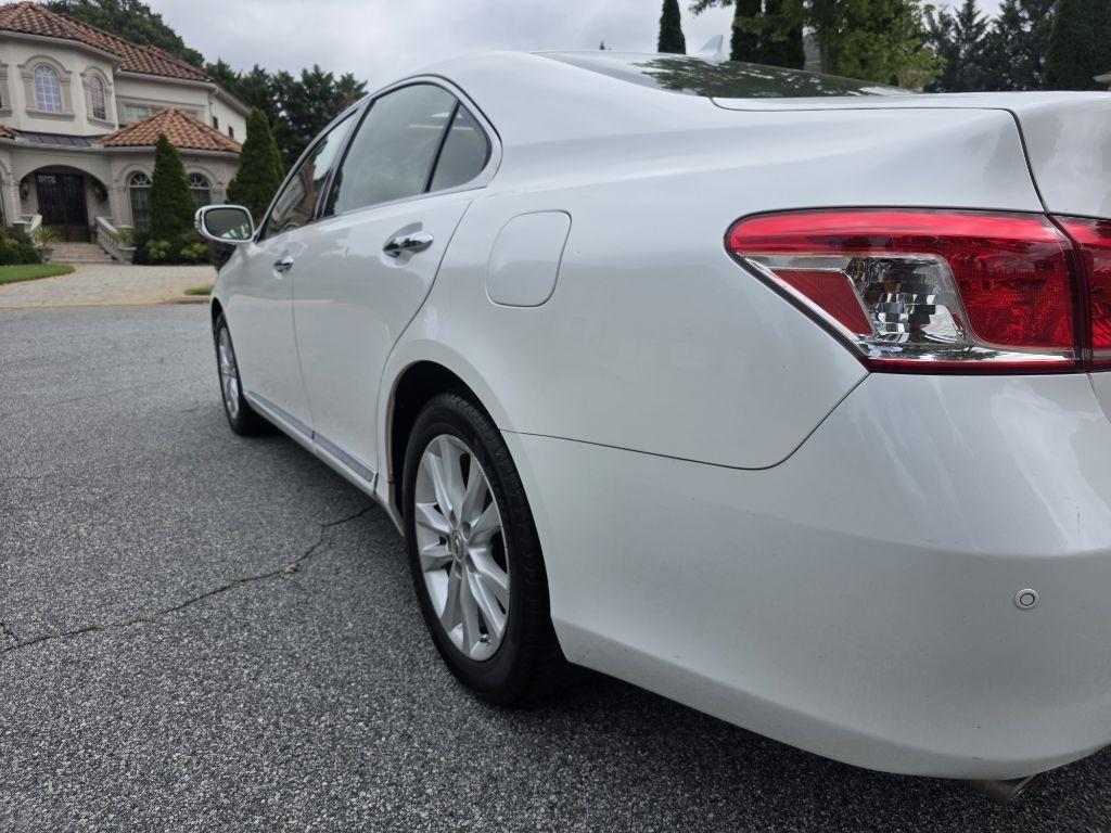 Lexus ES 350 Sedan 2011