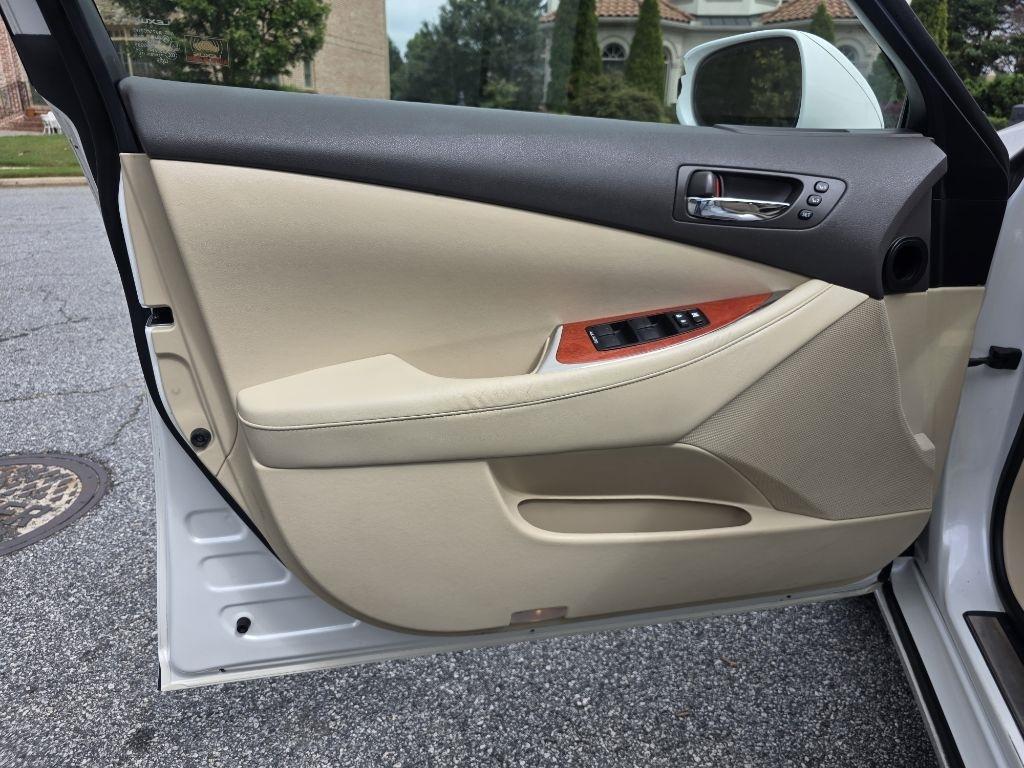 Lexus ES 350 Sedan 2011