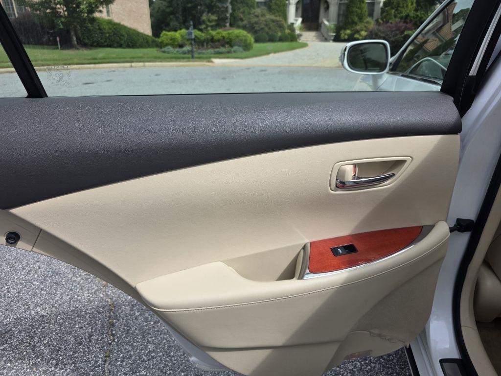Lexus ES 350 Sedan 2011