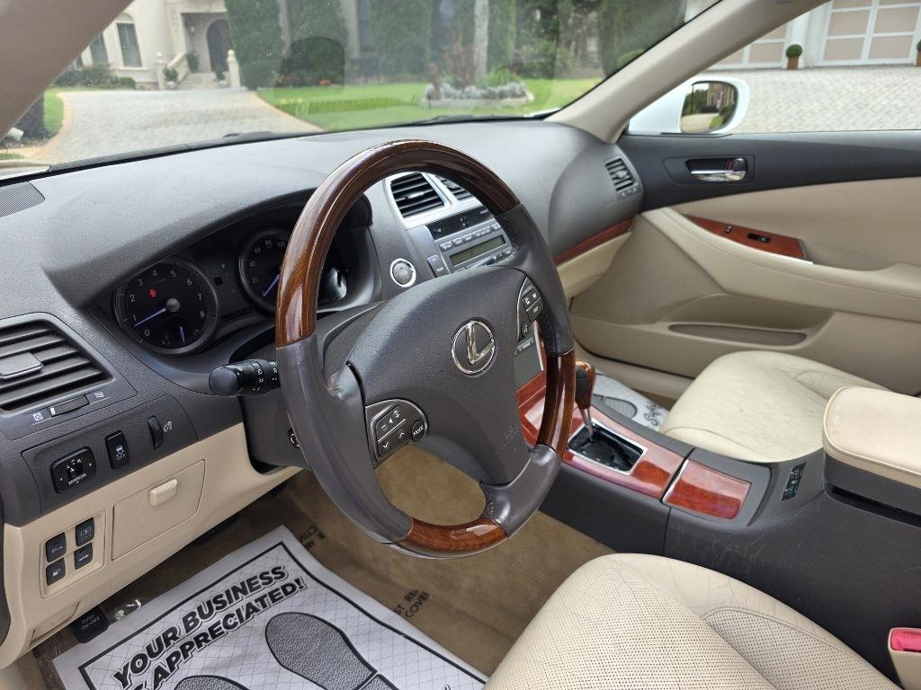 Lexus ES 350 Sedan 2011