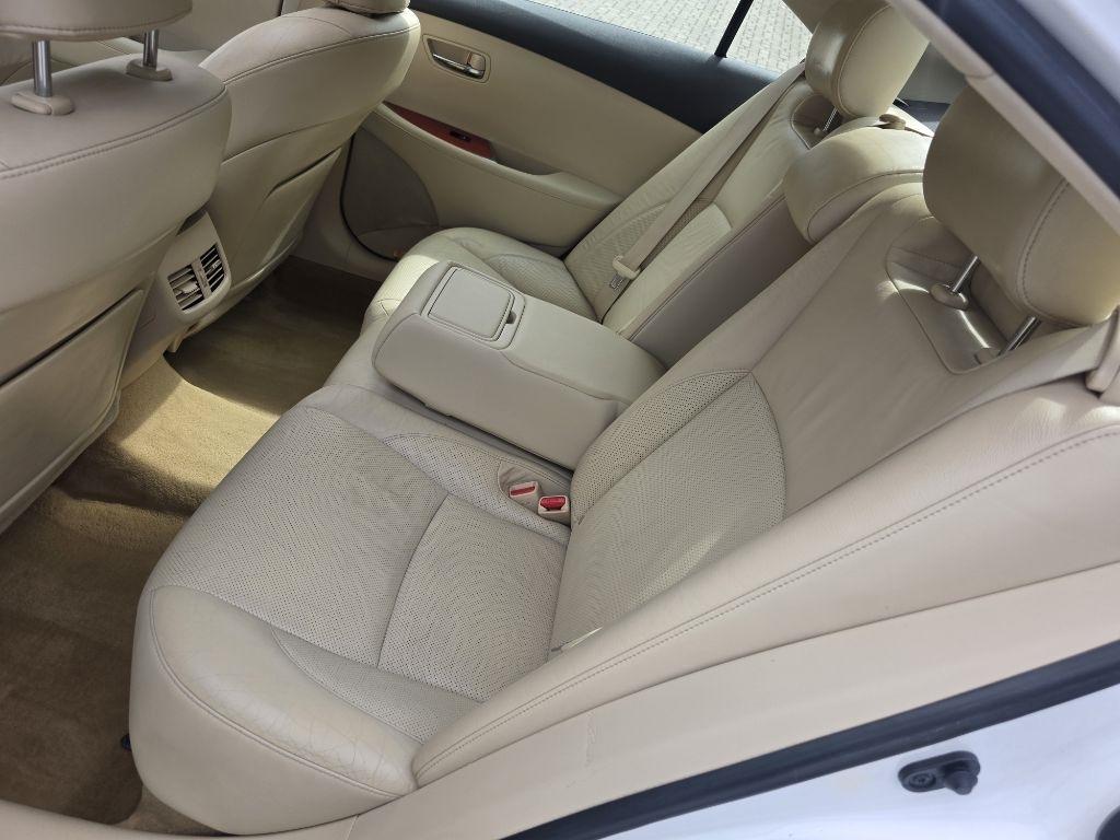 Lexus ES 350 Sedan 2011