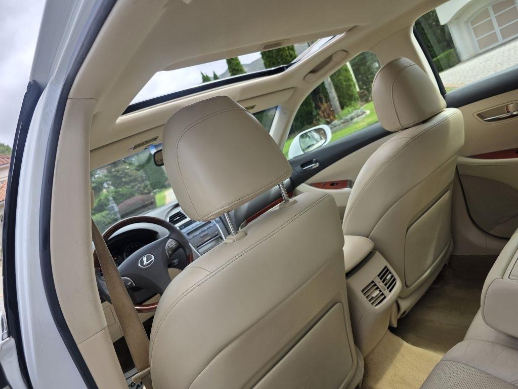 Lexus ES 350 Sedan 2011
