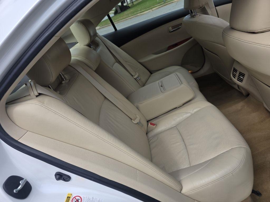 Lexus ES 350 Sedan 2011