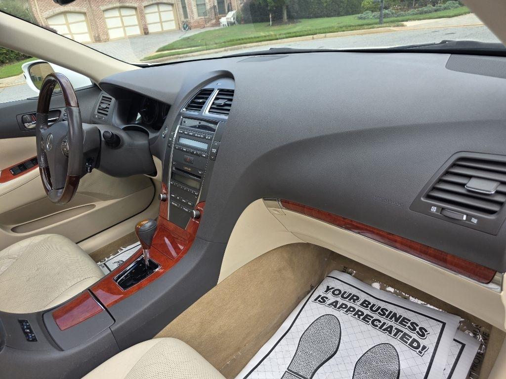 Lexus ES 350 Sedan 2011