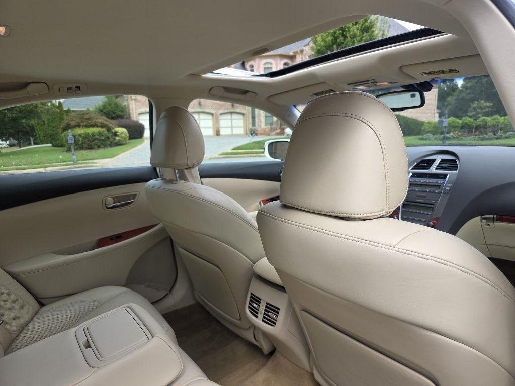 Lexus ES 350 Sedan 2011