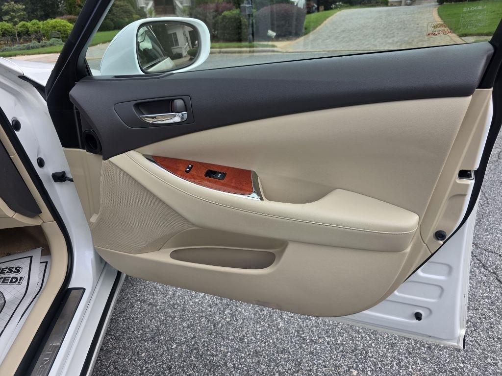 Lexus ES 350 Sedan 2011
