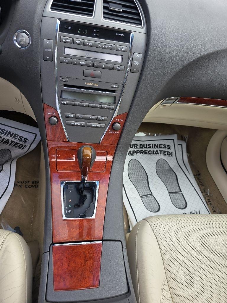 Lexus ES 350 Sedan 2011