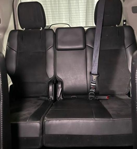 2016 Chrysler Town & Country Limited photo 4