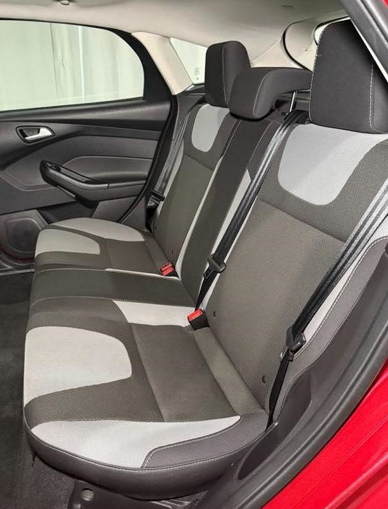 2012 Ford Focus SE photo 3