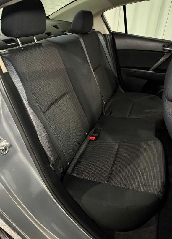 Mazda MAZDA3 i Sport 4-Door 2012