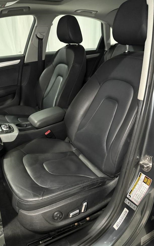 Audi A4 2.0T Premium Plus quattro Sedan AWD 8A 2016