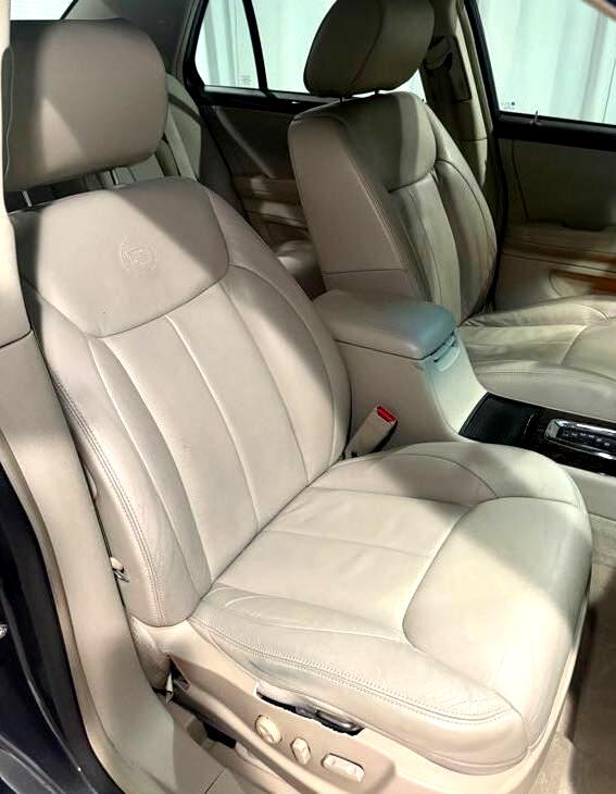 Cadillac DTS Luxury 2010