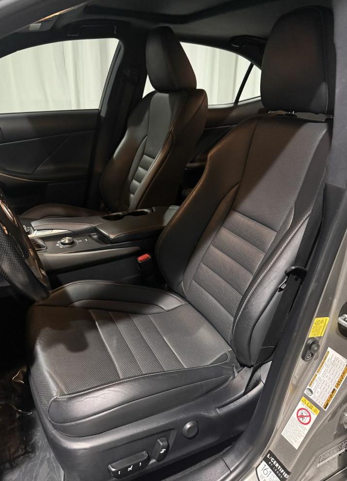 Lexus IS 300 RWD 2018