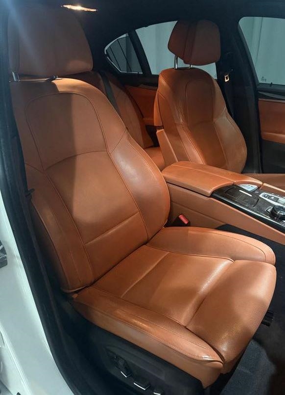 BMW 5-Series 550i xDrive 2014