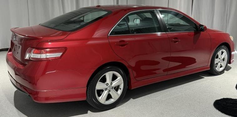Toyota Camry Base 6-Spd AT 2011