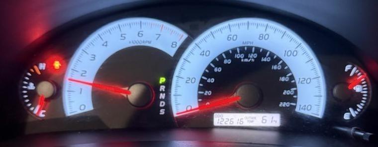 Toyota Camry Base 6-Spd AT 2011