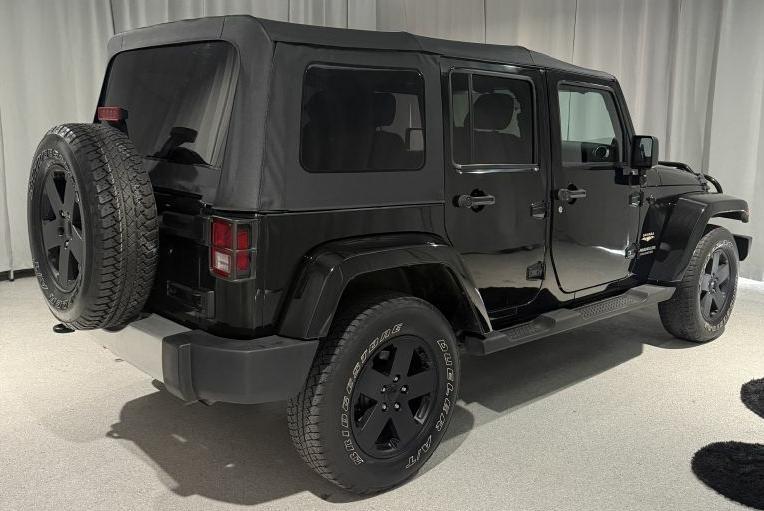 Jeep Wrangler Unlimited Sahara 4WD 2011
