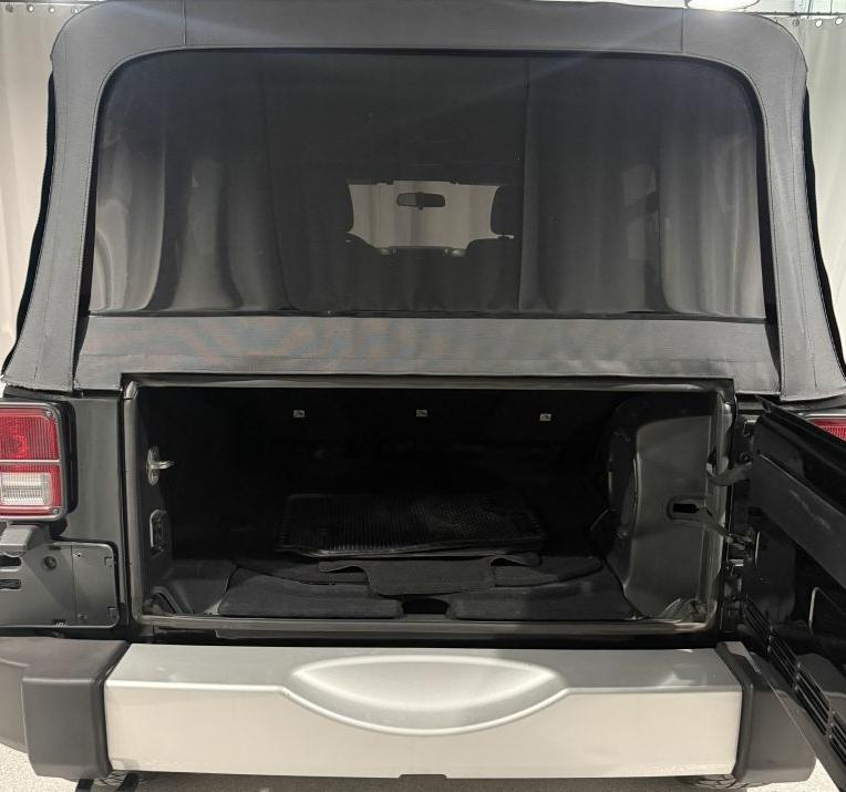 Jeep Wrangler Unlimited Sahara 4WD 2011