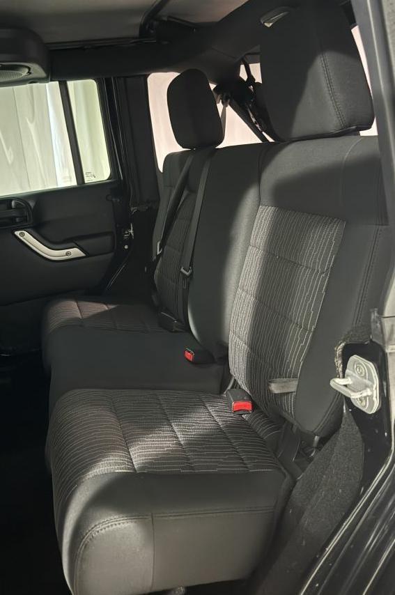 Jeep Wrangler Unlimited Sahara 4WD 2011