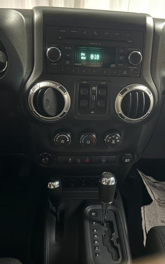 Jeep Wrangler Unlimited Sahara 4WD 2011