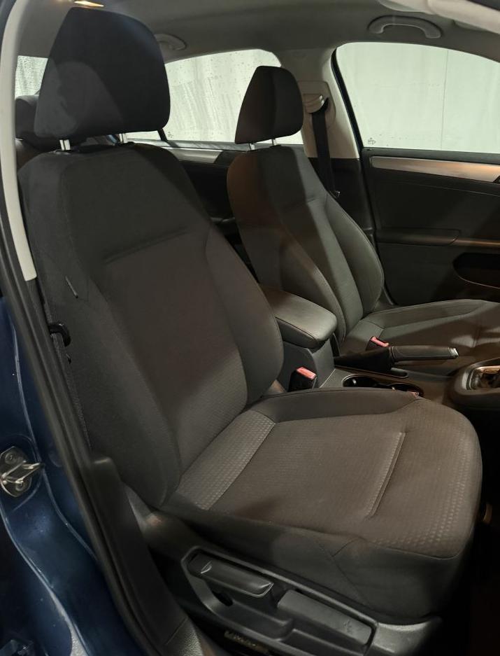 Volkswagen Jetta SE 6A 2015
