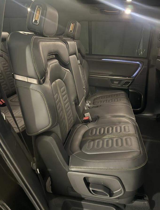 Rivian R1S Adventure 2024