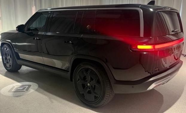 Rivian R1S Adventure 2024