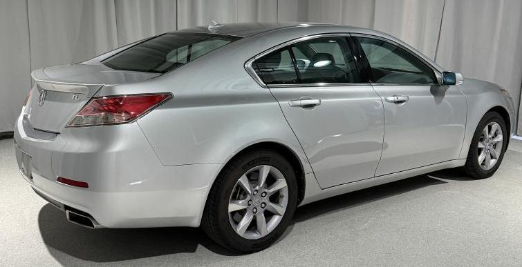 Acura TL 6-Speed AT with Tech Package and 18-In. WP 2013